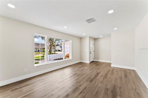 House in Tampa, Florida 3 bedrooms, 176.42 sq.m. № 1857878 - photo 7