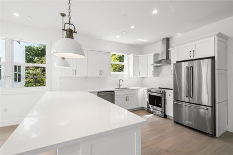 Townhouse in Islamorada, Village of Islands, Florida 3 bedrooms, 156.08 sq.m. № 1714477 - photo 8