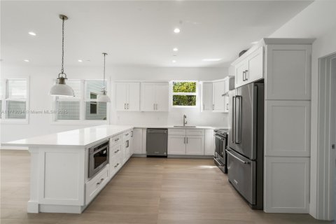 Townhouse in Islamorada, Village of Islands, Florida 3 bedrooms, 156.08 sq.m. № 1714477 - photo 7