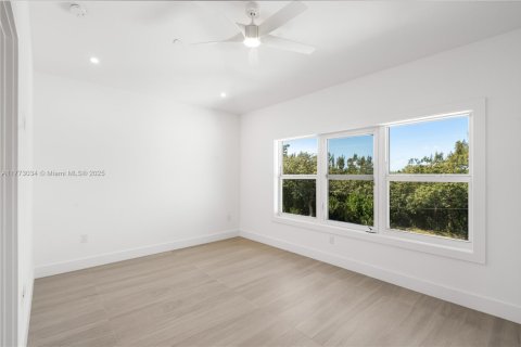 Townhouse in Islamorada, Village of Islands, Florida 3 bedrooms, 156.08 sq.m. № 1714477 - photo 25