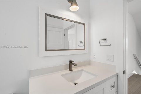 Townhouse in Islamorada, Village of Islands, Florida 3 bedrooms, 156.08 sq.m. № 1714477 - photo 21