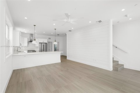 Townhouse in Islamorada, Village of Islands, Florida 3 bedrooms, 156.08 sq.m. № 1714477 - photo 13
