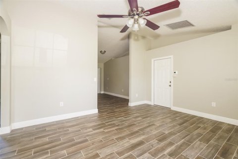 Villa ou maison à louer à Kissimmee, Floride: 3 chambres, 110.37 m2 № 2418926 - photo 4
