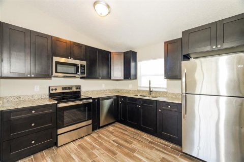 Villa ou maison à louer à Kissimmee, Floride: 3 chambres, 110.37 m2 № 2418926 - photo 6