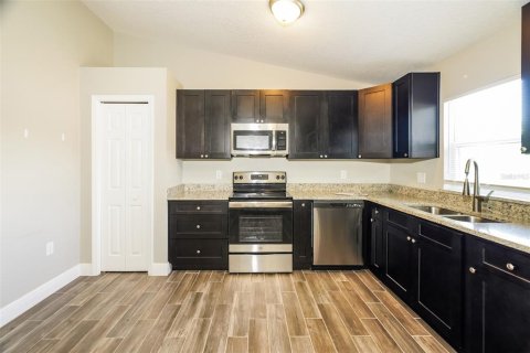 Villa ou maison à louer à Kissimmee, Floride: 3 chambres, 110.37 m2 № 2418926 - photo 7