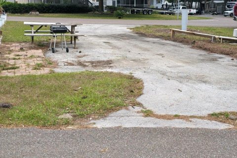 Terreno en venta en Fort MC Coy, Florida № 1434026 - foto 1