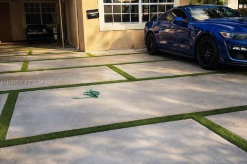 Снять в аренду коммерческую недвижимость в Майами, Флорида 1 спальня, 37.16м2, № 1991570 - фото 6