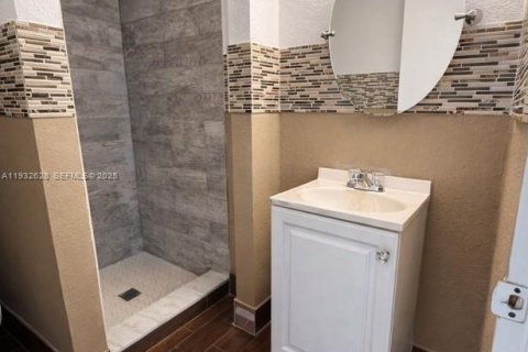 Снять в аренду коммерческую недвижимость в Майами, Флорида 1 спальня, 37.16м2, № 1991570 - фото 3