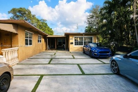 Снять в аренду коммерческую недвижимость в Майами, Флорида 1 спальня, 37.16м2, № 1991570 - фото 1