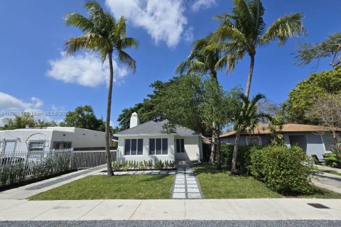 Commercial property in Miami, Florida 93.46 sq.m. № 1828943 - photo 1