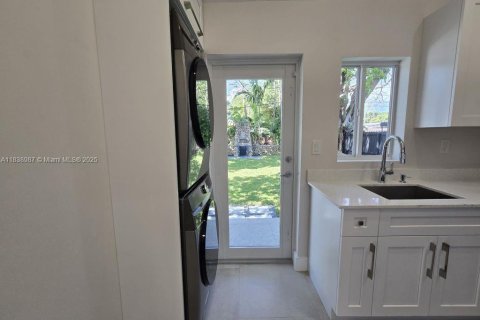 Commercial property in Miami, Florida 93.46 sq.m. № 1828943 - photo 29