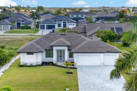 Casa en Cape Coral, Florida 4 dormitorios, 168.15 m2 № 2100860