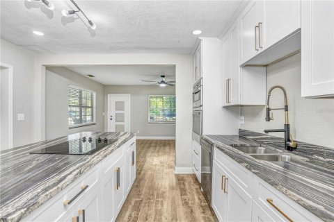 Villa ou maison à louer à Auburndale, Floride: 3 chambres, 134.89 m2 № 1800258 - photo 13