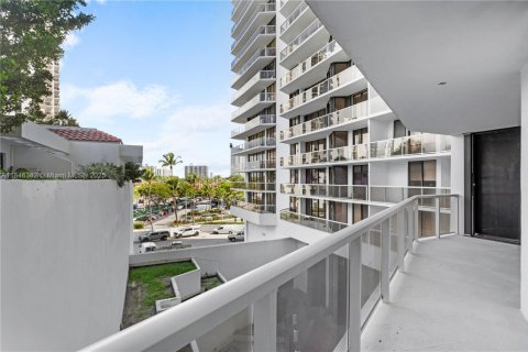 Condo in Aventura, Florida, 3 bedrooms  № 1935850 - photo 24