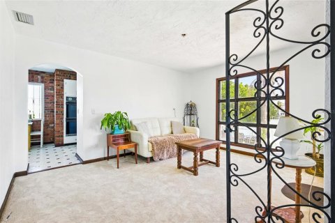 House in Treasure Island, Florida 4 bedrooms, 248.05 sq.m. № 1755371 - photo 13