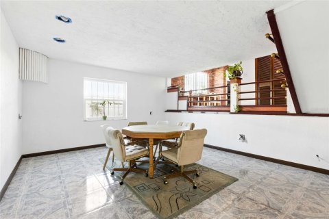 House in Treasure Island, Florida 4 bedrooms, 248.05 sq.m. № 1755371 - photo 6