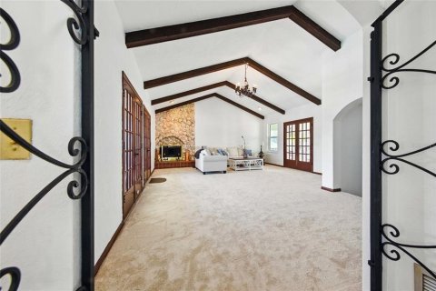 House in Treasure Island, Florida 4 bedrooms, 248.05 sq.m. № 1755371 - photo 18