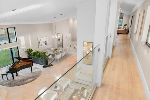 House in Miami, Florida 6 bedrooms, 533.35 sq.m. № 2017481 - photo 11