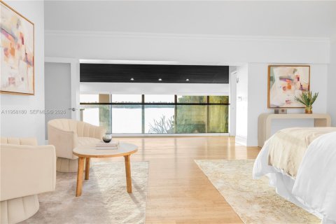 House in Miami, Florida 6 bedrooms, 533.35 sq.m. № 2017481 - photo 6