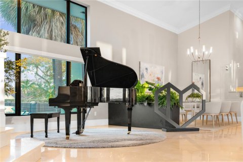 House in Miami, Florida 6 bedrooms, 533.35 sq.m. № 2017481 - photo 14