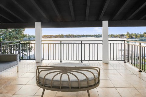 House in Miami, Florida 6 bedrooms, 533.35 sq.m. № 2017481 - photo 16