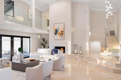 House in Miami, Florida 6 bedrooms, 533.35 sq.m. № 2017481 - photo 12