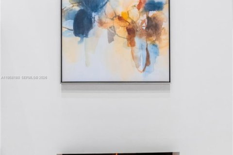 House in Miami, Florida 6 bedrooms, 533.35 sq.m. № 2017481 - photo 13