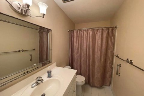 Condo in Stuart, Florida, 2 bedrooms  № 1129065 - photo 1