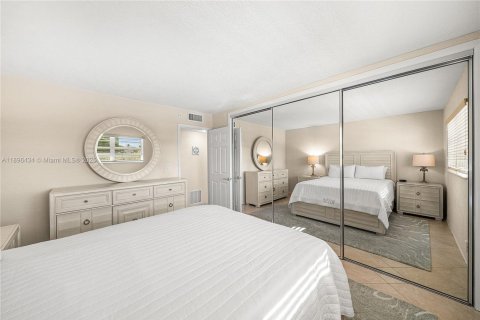 Condo in Pompano Beach, Florida, 2 bedrooms  № 1948144 - photo 19