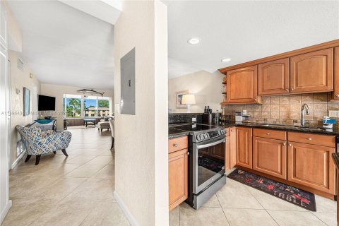 Condo in Pompano Beach, Florida, 2 bedrooms  № 1948144 - photo 7