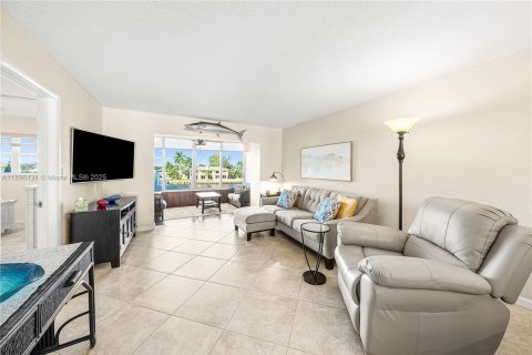Condo in Pompano Beach, Florida, 2 bedrooms  № 1948144 - photo 15