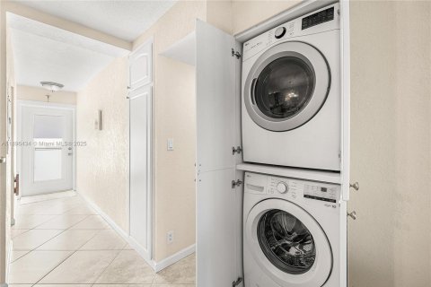 Condo in Pompano Beach, Florida, 2 bedrooms  № 1948144 - photo 5