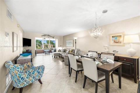 Condo in Pompano Beach, Florida, 2 bedrooms  № 1948144 - photo 11