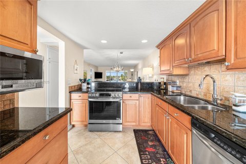 Condo in Pompano Beach, Florida, 2 bedrooms  № 1948144 - photo 9