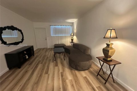 Apartment in North Miami, Florida 1 bedroom, 76.18 sq.m. № 1726377 - photo 7