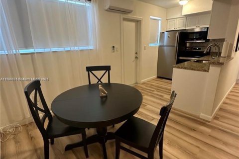 Apartment in North Miami, Florida 1 bedroom, 76.18 sq.m. № 1726377 - photo 3