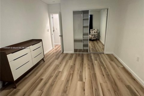 Apartment in North Miami, Florida 1 bedroom, 76.18 sq.m. № 1726377 - photo 4