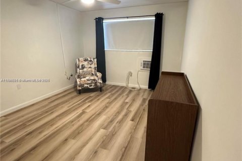 Apartment in North Miami, Florida 1 bedroom, 76.18 sq.m. № 1726377 - photo 8