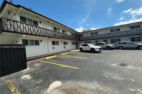 Apartment in North Miami, Florida 1 bedroom, 76.18 sq.m. № 1726377 - photo 6