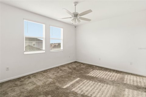 House in Kissimmee, Florida 3 bedrooms, 167.41 sq.m. № 2115206 - photo 15