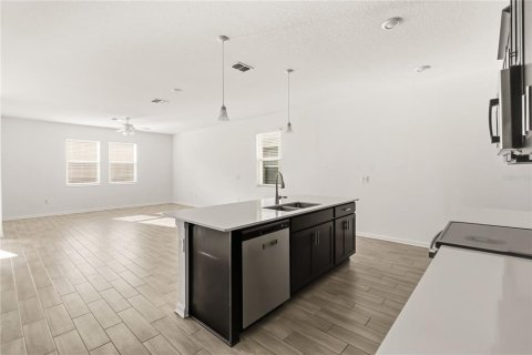 House in Kissimmee, Florida 3 bedrooms, 167.41 sq.m. № 2115206 - photo 9
