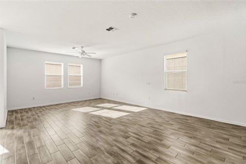 House in Kissimmee, Florida 3 bedrooms, 167.41 sq.m. № 2115206 - photo 5