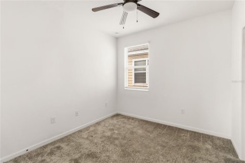 House in Kissimmee, Florida 3 bedrooms, 167.41 sq.m. № 2115206 - photo 20