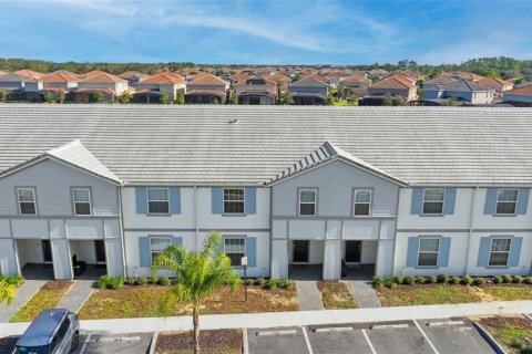 Townhouse in Davenport, Florida 5 bedrooms, 211.91 sq.m. № 1853132 - photo 2