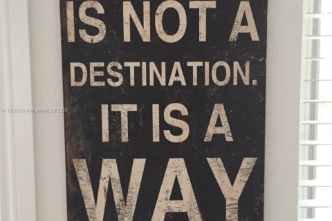 House in Miami, Florida 2 bedrooms, 157 sq.m. № 2035611 - photo 21