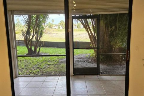 Condo in Lake Worth, Florida, 2 bedrooms  № 970596 - photo 1