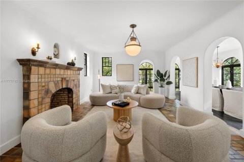 Villa ou maison à vendre à Miami, Floride: 4 chambres, 248.23 m2 № 1633522 - photo 8