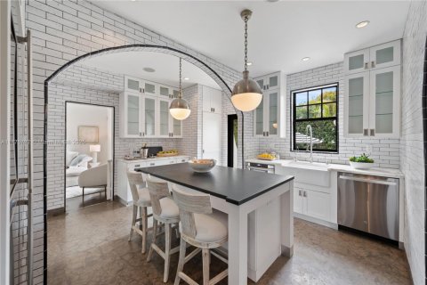 Villa ou maison à vendre à Miami, Floride: 4 chambres, 248.23 m2 № 1633522 - photo 18