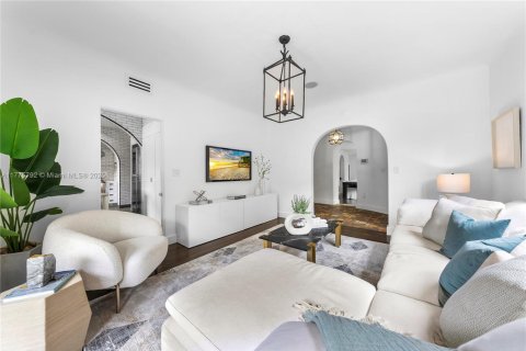 Villa ou maison à vendre à Miami, Floride: 4 chambres, 248.23 m2 № 1633522 - photo 15