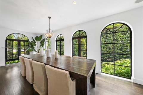 Villa ou maison à vendre à Miami, Floride: 4 chambres, 248.23 m2 № 1633522 - photo 13